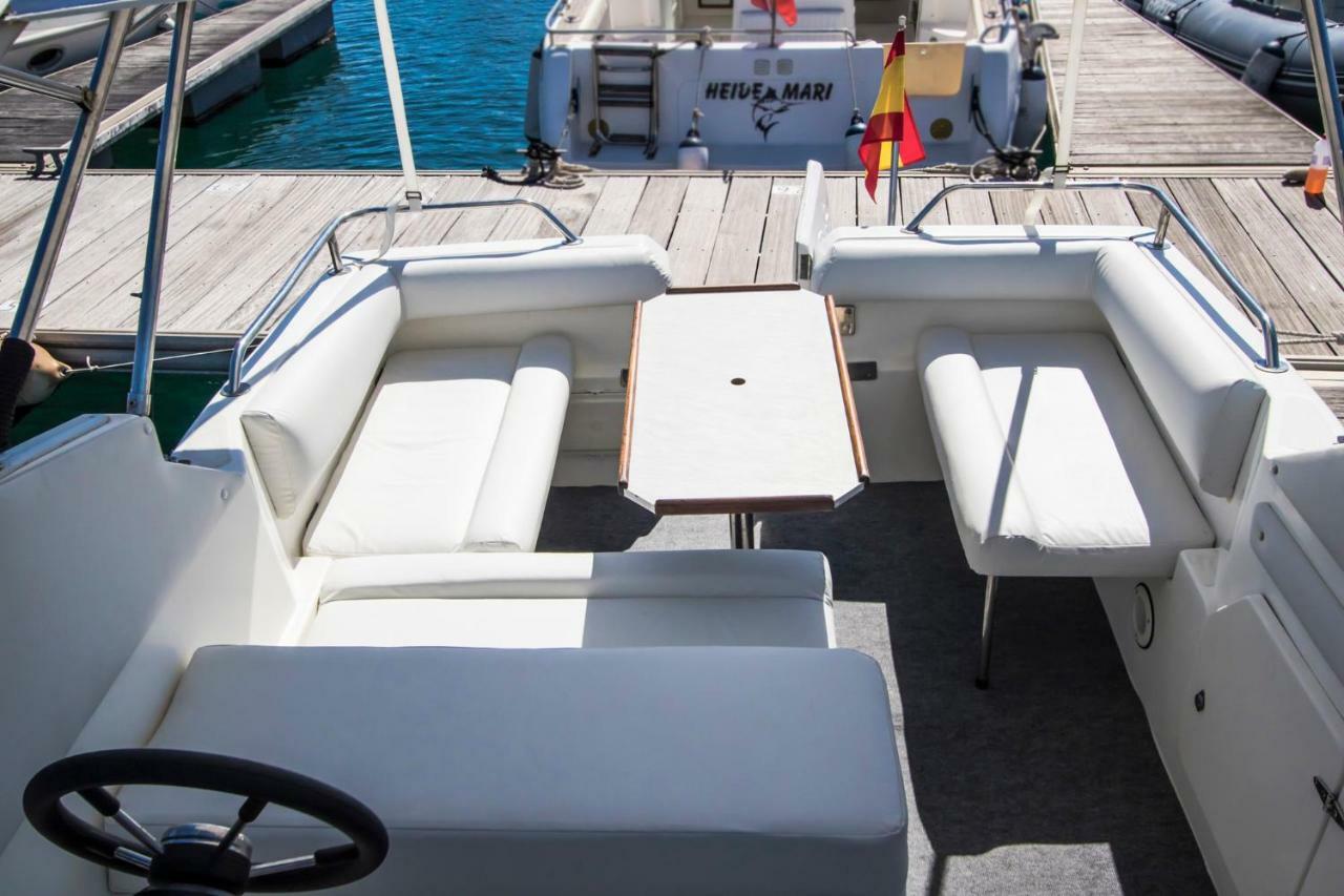 Cozy Boat To Unwind By The Ocean Hotel Puerto Calero Exterior photo